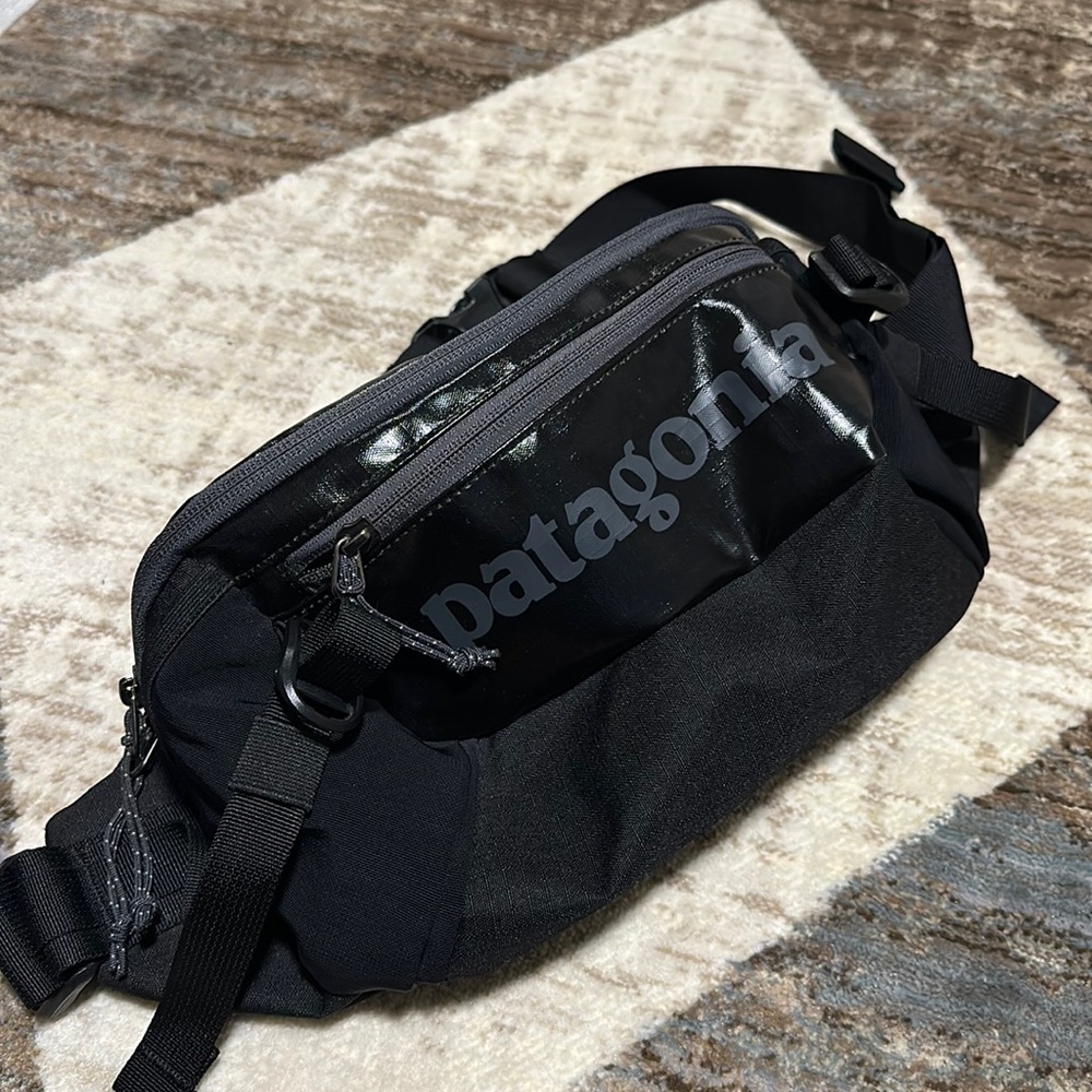 Patagonia 5L black hole crossbody fanny pack belt bag